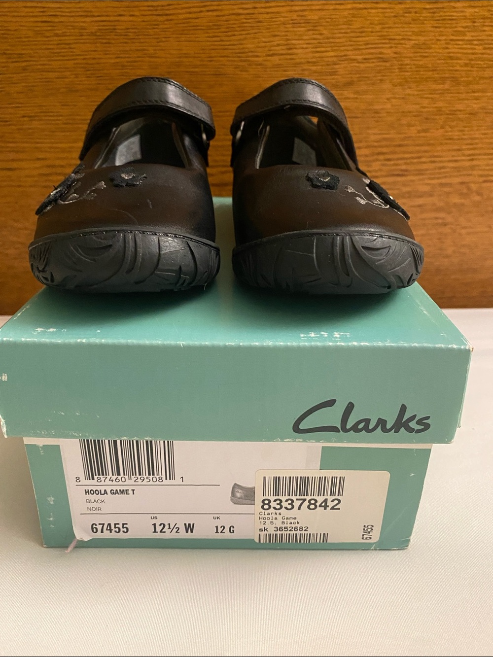 Clarks Kids Black Mary Jane Shoes with Floral Detail           Size 12.5 WIDE